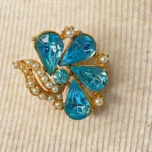 💎Rhinestone Brooch Aqua Blue Pear Shaped stones And Seed Faux Pearls